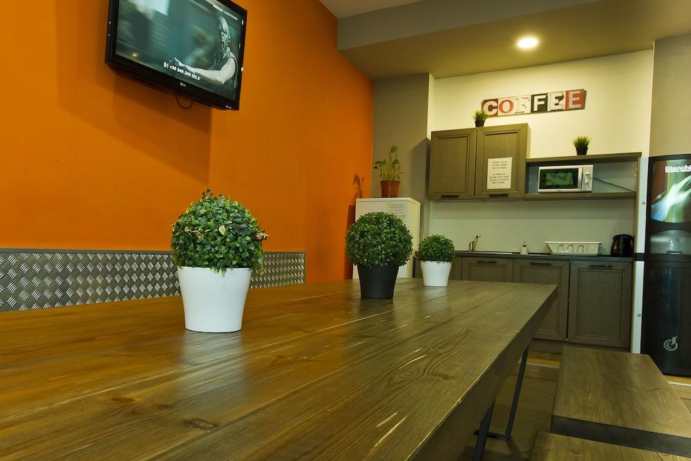 Youth Station Hostel Рим Экстерьер фото