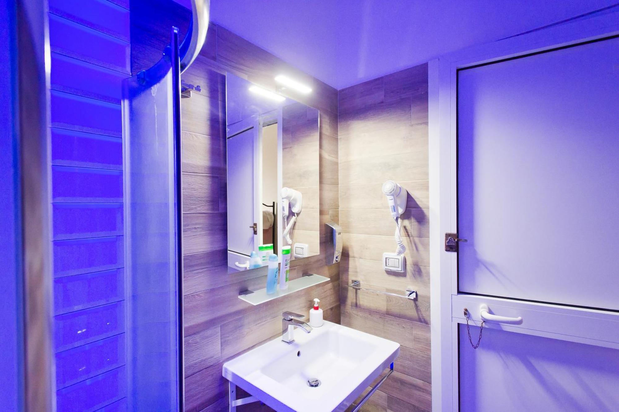 Youth Station Hostel Рим Экстерьер фото