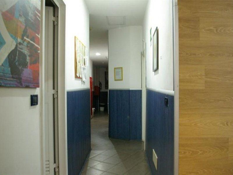 Youth Station Hostel Рим Экстерьер фото